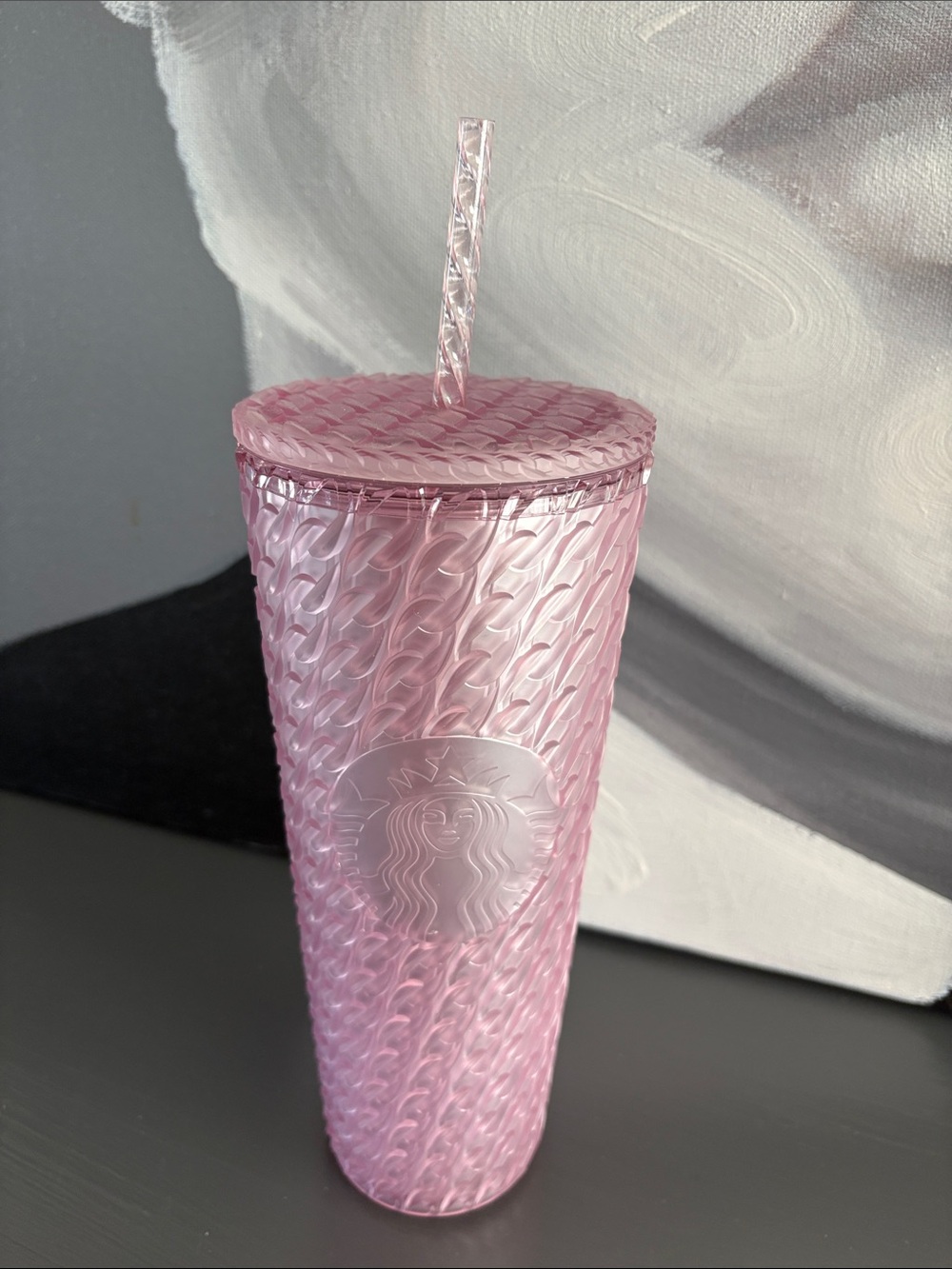 Excellent condition Starbucks Pink chain link 24 oz Cold Cup with Straw